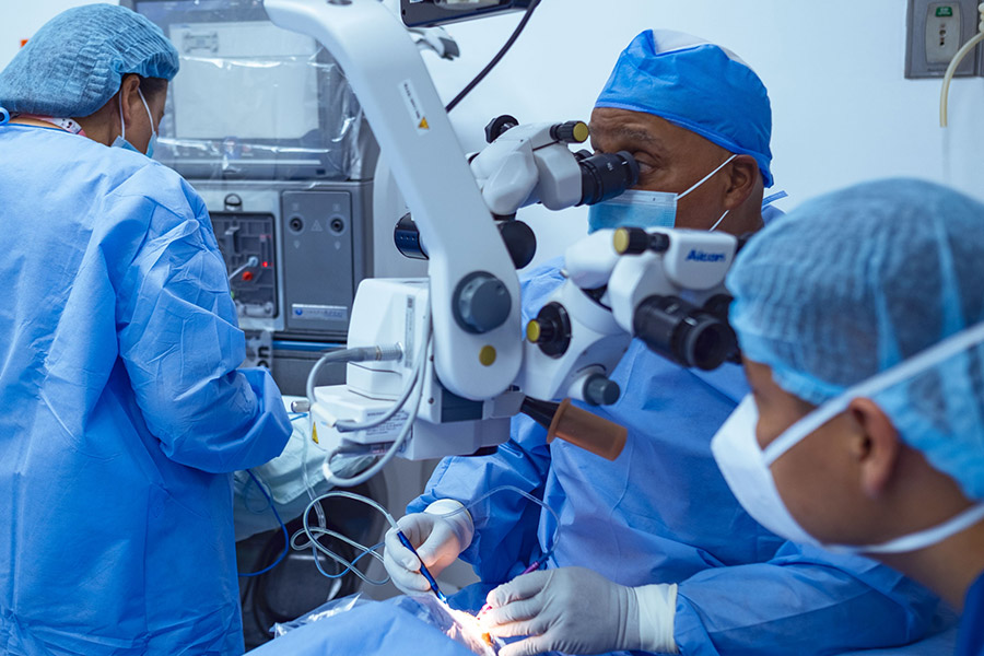 Cirugia-refractiva-Dr-Luis-Fernando-Dueñas Adios gafas con Cirugía Refractiva